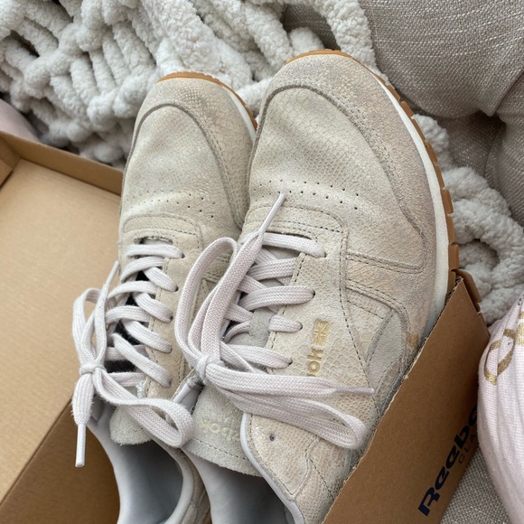 Women’s Reebok Classics - Picture 5 of 6